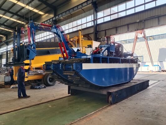 Amphibious Water Weed Harvester 58KW with Hydraulic Track Drive / Tier IV Emission