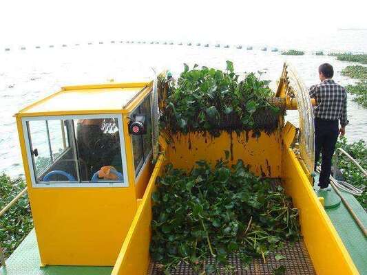 2.6m Harvesting Width Aqua Weed Harvester with 3000m2/h Garbage Loading Capacity CE Certified