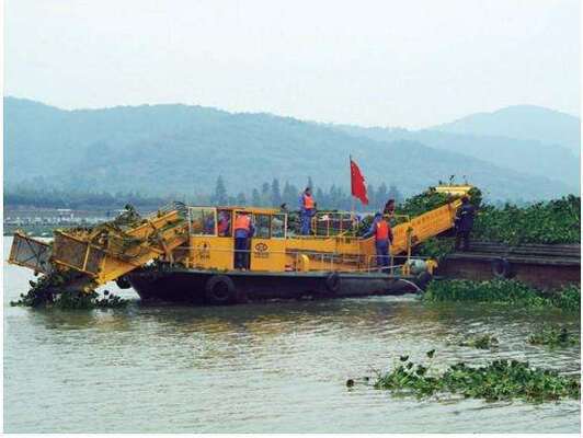 2.6m Harvesting Width Aqua Weed Harvester with 3000m2/h Garbage Loading Capacity CE Certified