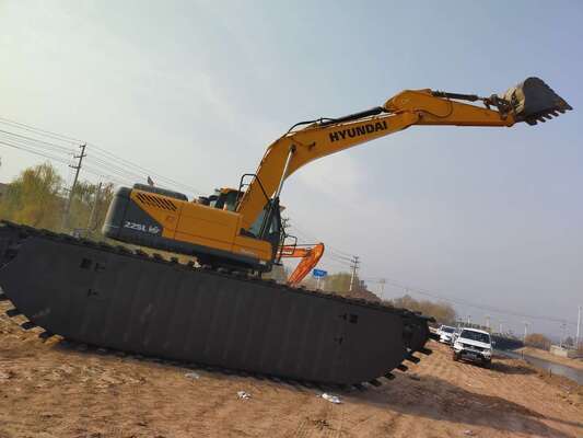 6.5m Max. Dredging Depth Amphibious Excavator with 194KW Engine Power and 1500m Discharging Distance