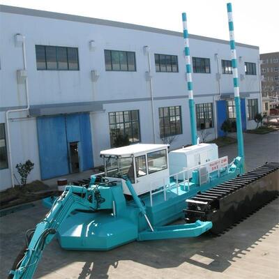 Multipurpose Amphibious Dredger 15m Dredging Depth 60cm Draught 450m3/h Water Flow