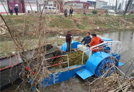 Automatic 4 Row Submerged Aquatic Weed Harvester with 50 - 110 HP Diesel Engine