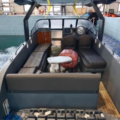 8.5m Aluminum Yacht 1076 Pounds Load Capacity 300L Fuel Tank For Fishing