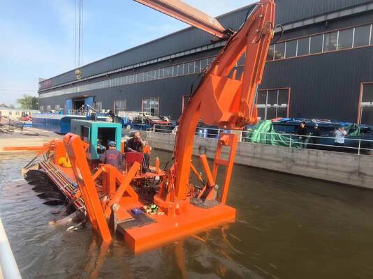 Self-Propulsion Cutter Suction Amphibious Dredger with Max. Discharging Distance 1500m for Wetland Excavation