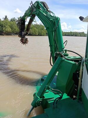 Corrosion Resistant Amphibious Dredger for Port River Lake Sea Usage