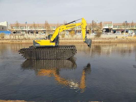 6.5m Max. Dredging Depth Amphibious Excavator with 194KW Engine Power and 1500m Discharging Distance