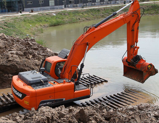 194KW Engine Amphibious Dredger for Weed Removal / Dirt Excavation