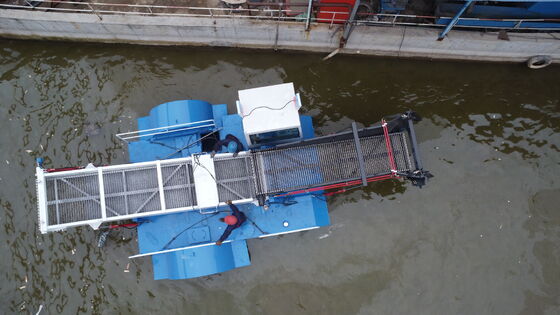 Automated Aquatic Weed Harvester with 1 m Dredging Depth and Hydraulic System for Efficient Water Plant Removal