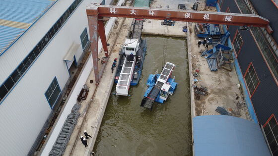 Automated Aquatic Weed Harvester with 1 m Dredging Depth and Hydraulic System for Efficient Water Plant Removal