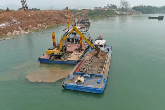 15 KG Weight Diesel Engine Sand Dredger with 20 m Dredging Depth for River/Sea Dredging and Desilting